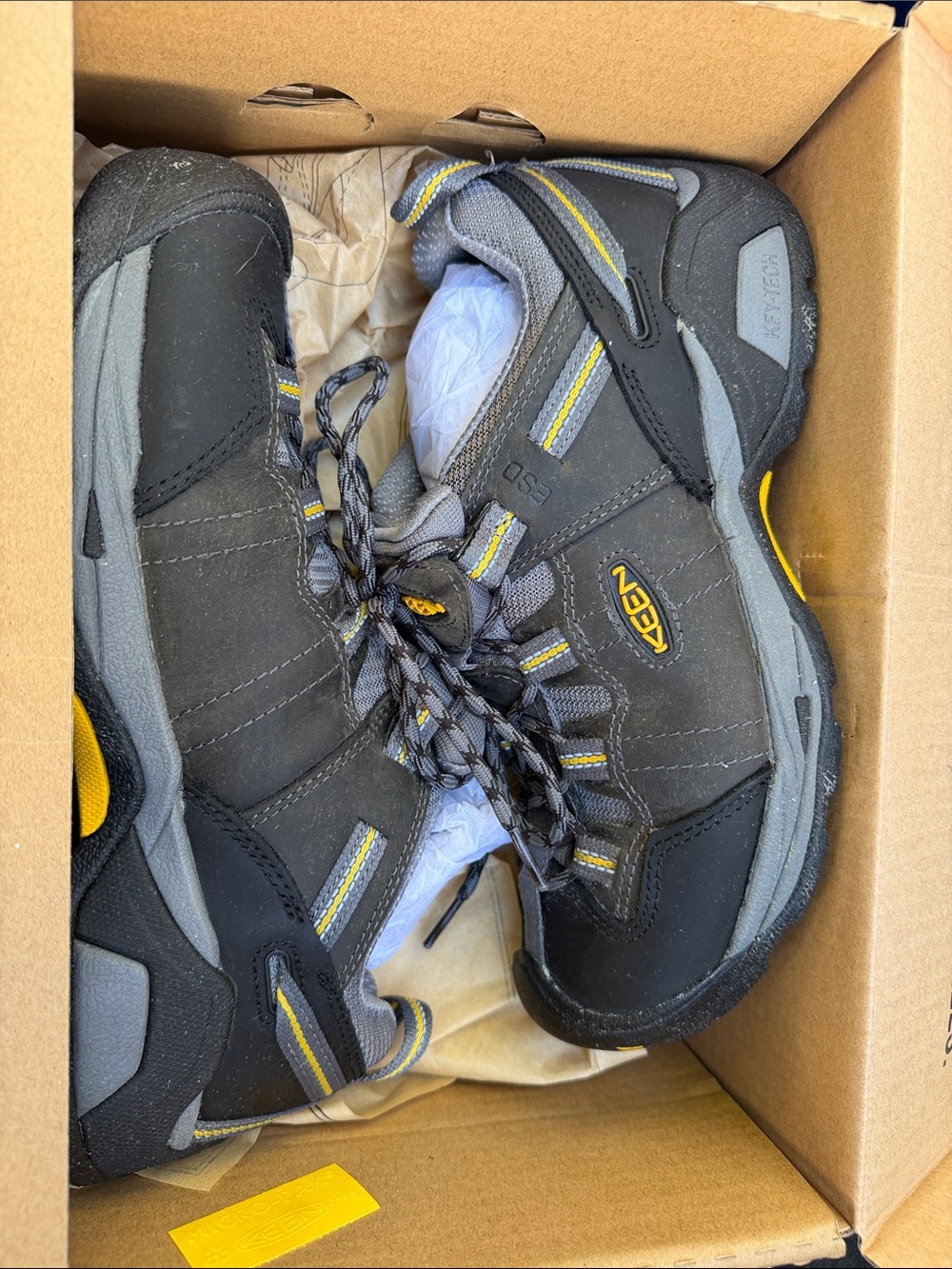 Keen Men's Black and Gray Trail Shoes with Yellow Highlights